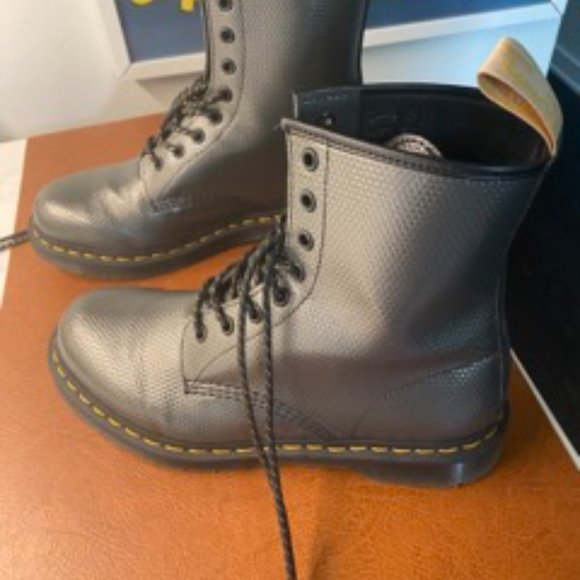 Vegan Dr. Martens 1460 , size 9 W - Picture 2 of 5
